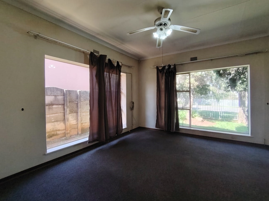 To Let 4 Bedroom Property for Rent in Brackendowns Gauteng