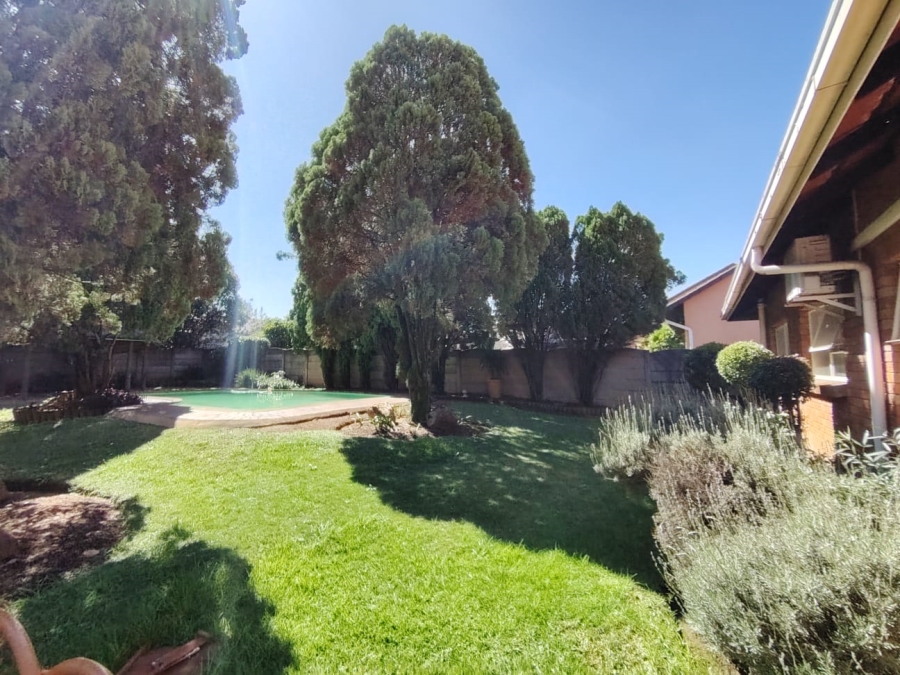 To Let 4 Bedroom Property for Rent in Brackendowns Gauteng