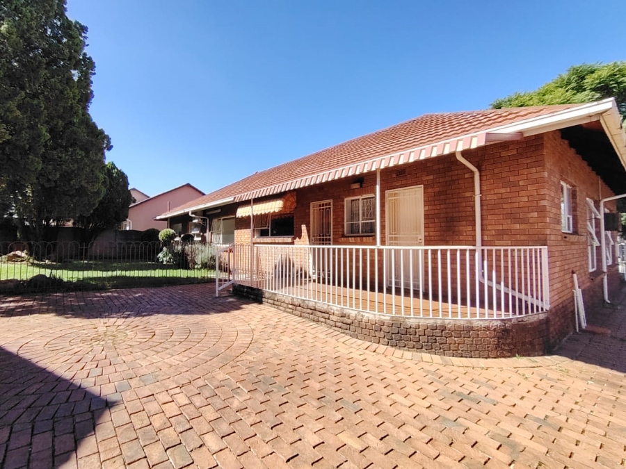To Let 4 Bedroom Property for Rent in Brackendowns Gauteng