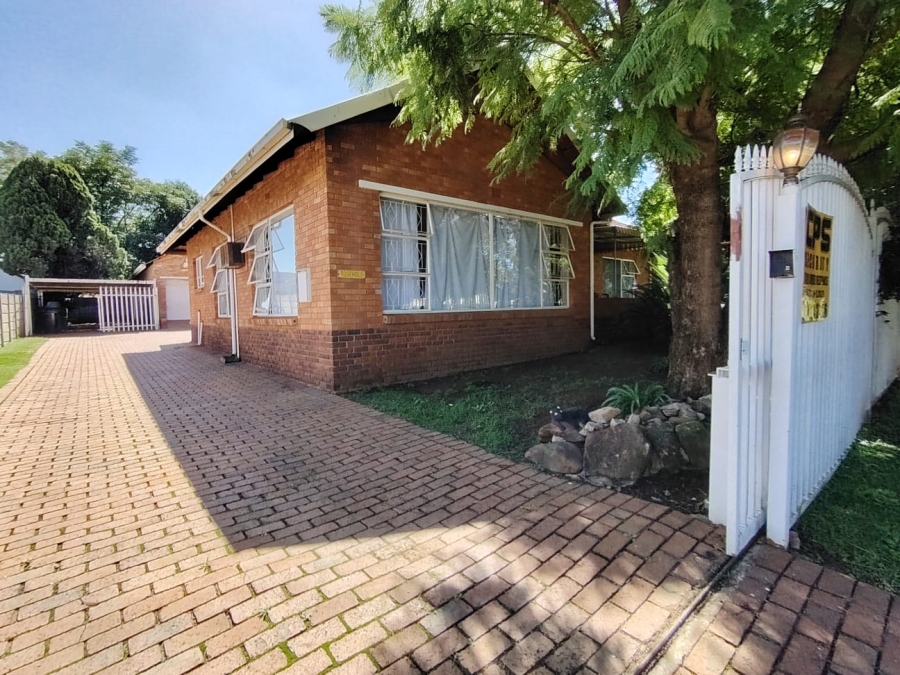 To Let 4 Bedroom Property for Rent in Brackendowns Gauteng