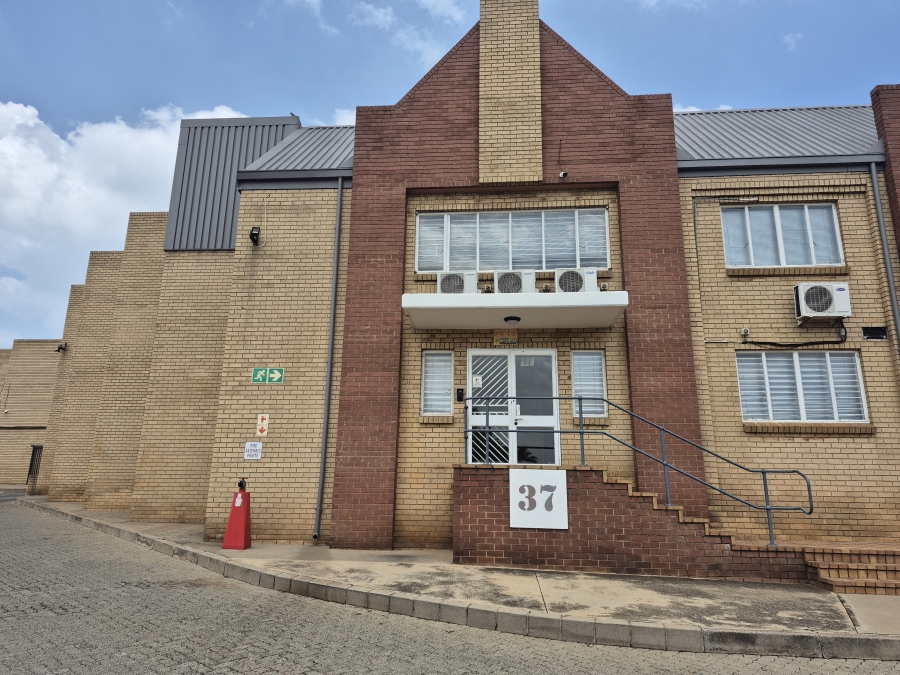 To Let commercial Property for Rent in Sunnyrock Gauteng