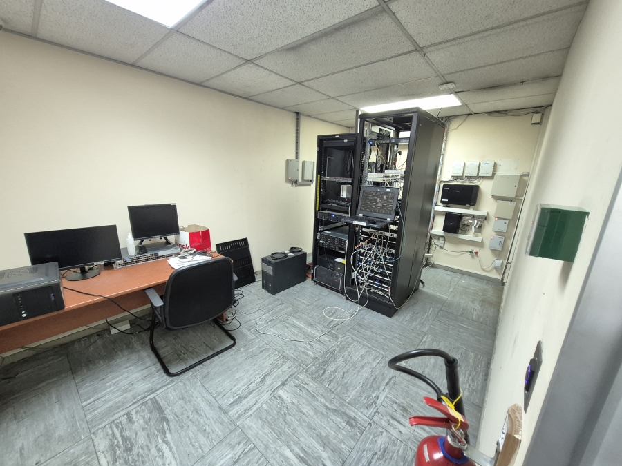 To Let commercial Property for Rent in Sunnyrock Gauteng