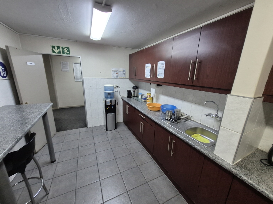 To Let commercial Property for Rent in Sunnyrock Gauteng
