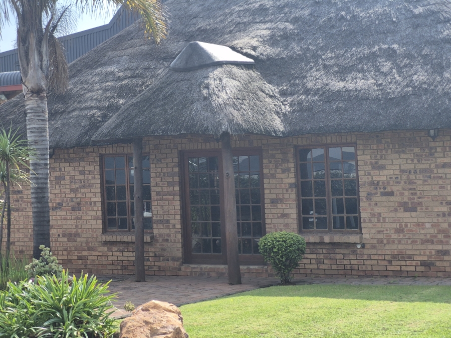 To Let commercial Property for Rent in Meadowdale Gauteng