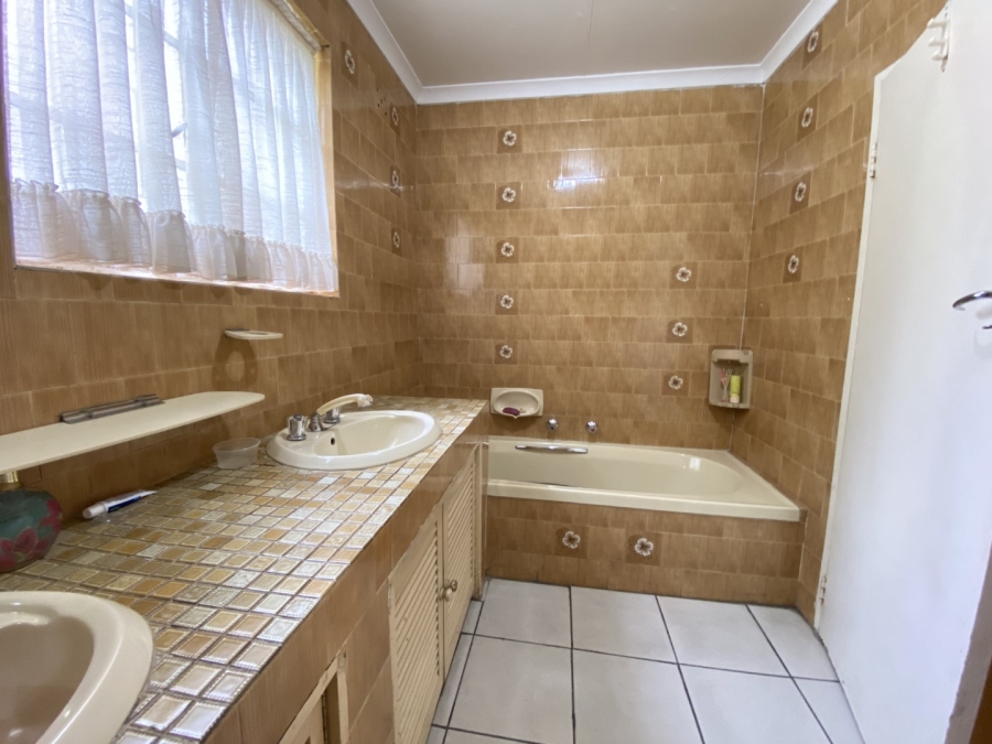 3 Bedroom Property for Sale in Cheltondale Gauteng