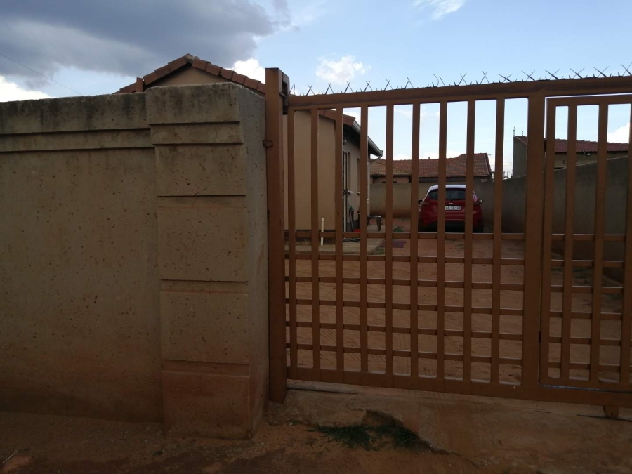 2 Bedroom Property for Sale in Protea Glen Gauteng