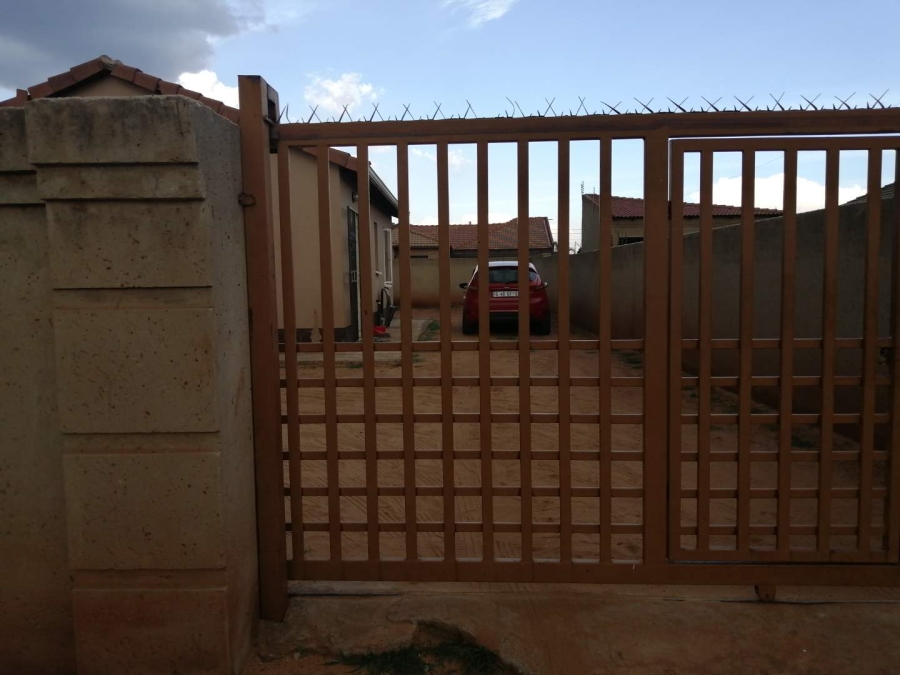 2 Bedroom Property for Sale in Protea Glen Gauteng