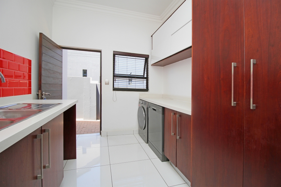 4 Bedroom Property for Sale in Waterfall Country Village Gauteng