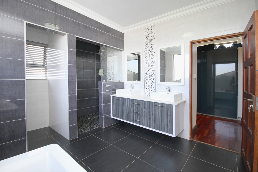 4 Bedroom Property for Sale in Waterfall Country Village Gauteng