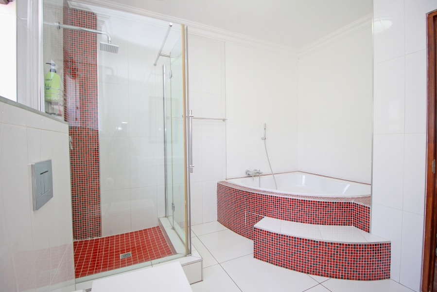 4 Bedroom Property for Sale in Waterfall Country Village Gauteng