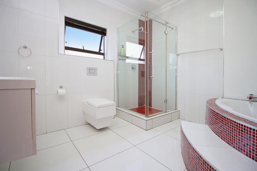 4 Bedroom Property for Sale in Waterfall Country Village Gauteng