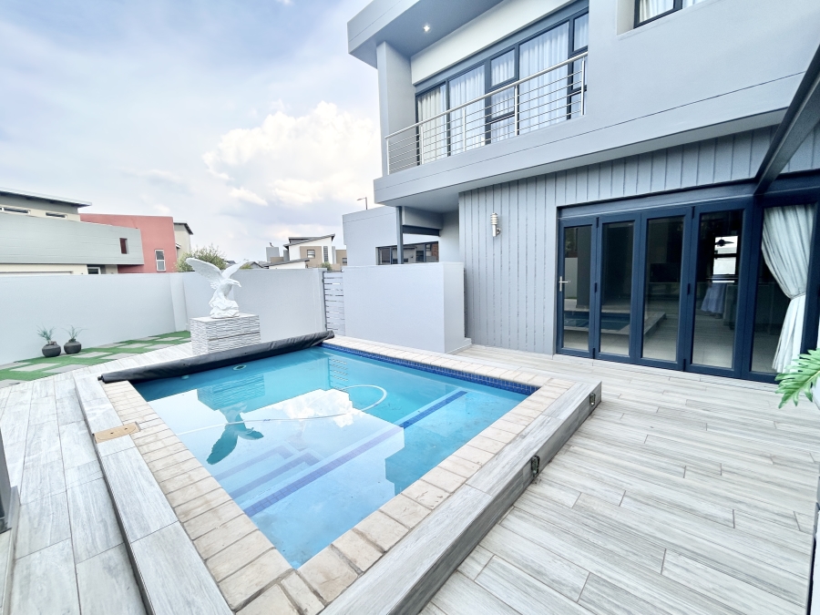 To Let 4 Bedroom Property for Rent in Midstream Estate Gauteng