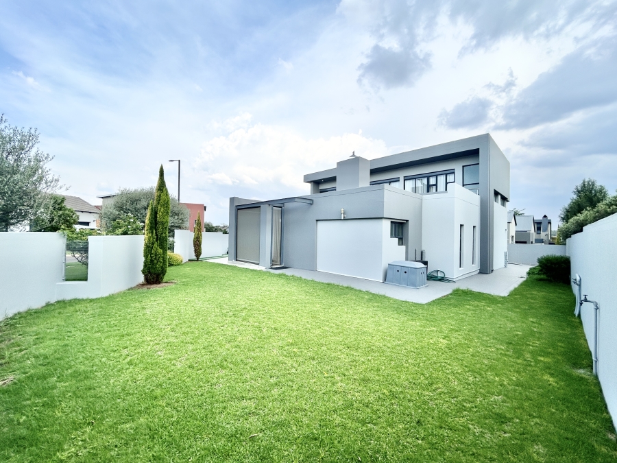 To Let 4 Bedroom Property for Rent in Midstream Estate Gauteng