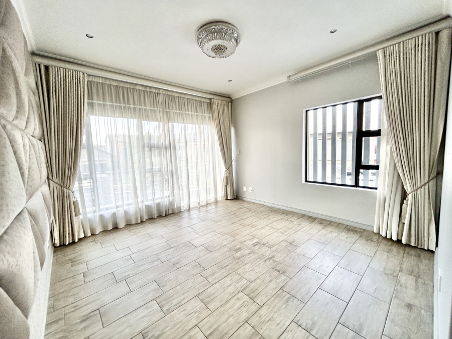 To Let 4 Bedroom Property for Rent in Midstream Estate Gauteng