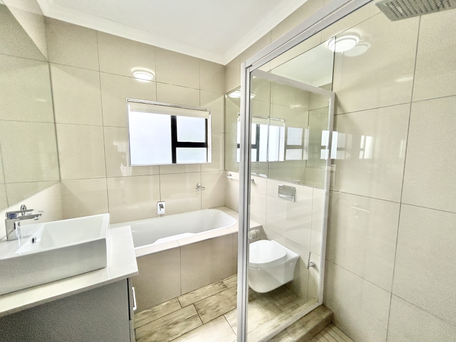 To Let 4 Bedroom Property for Rent in Midstream Estate Gauteng