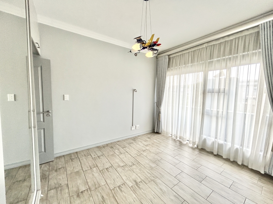 To Let 4 Bedroom Property for Rent in Midstream Estate Gauteng