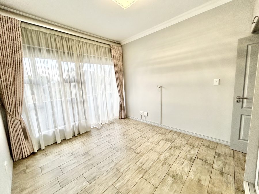 To Let 4 Bedroom Property for Rent in Midstream Estate Gauteng