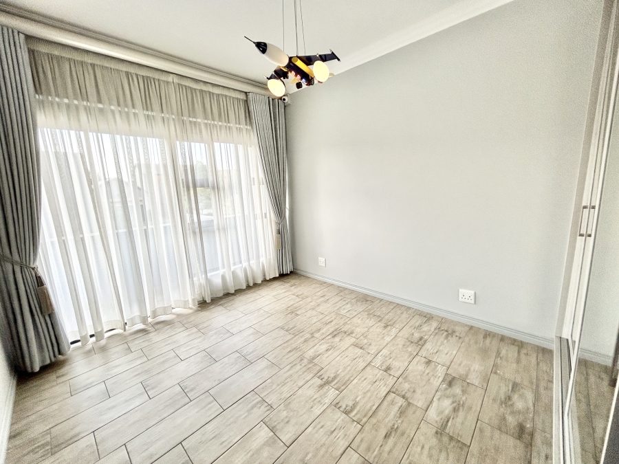 To Let 4 Bedroom Property for Rent in Midstream Estate Gauteng
