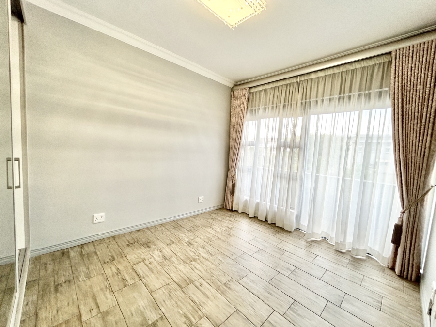 To Let 4 Bedroom Property for Rent in Midstream Estate Gauteng