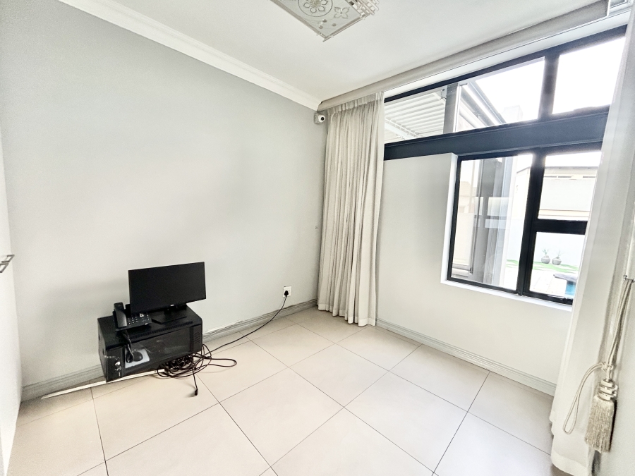 To Let 4 Bedroom Property for Rent in Midstream Estate Gauteng