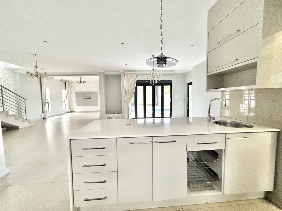 To Let 4 Bedroom Property for Rent in Midstream Estate Gauteng