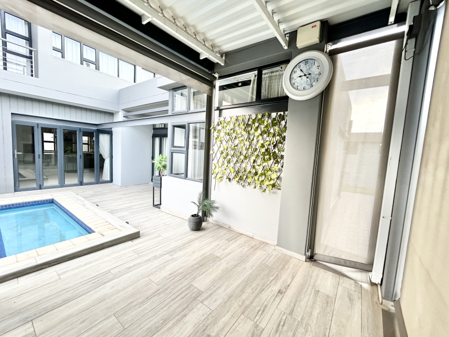 To Let 4 Bedroom Property for Rent in Midstream Estate Gauteng