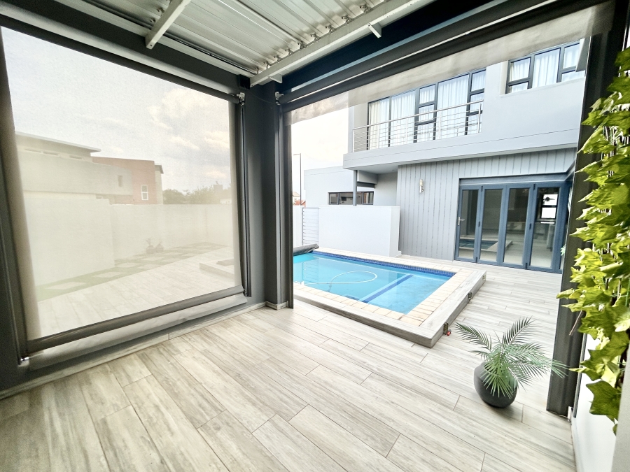 To Let 4 Bedroom Property for Rent in Midstream Estate Gauteng