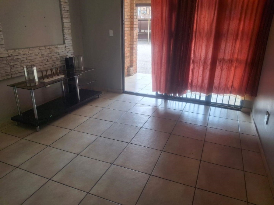 2 Bedroom Property for Sale in Florida Lake Gauteng