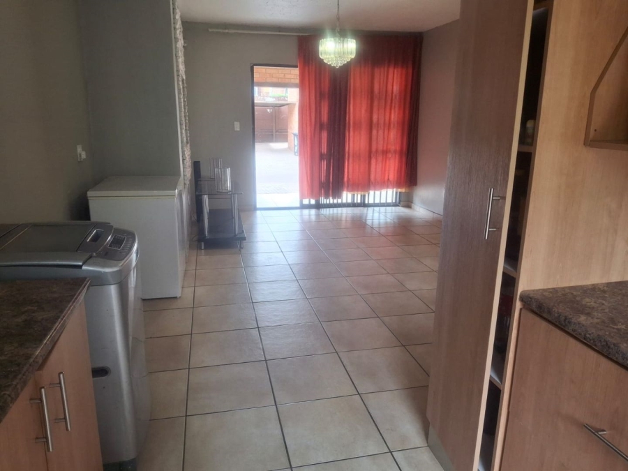 2 Bedroom Property for Sale in Florida Lake Gauteng