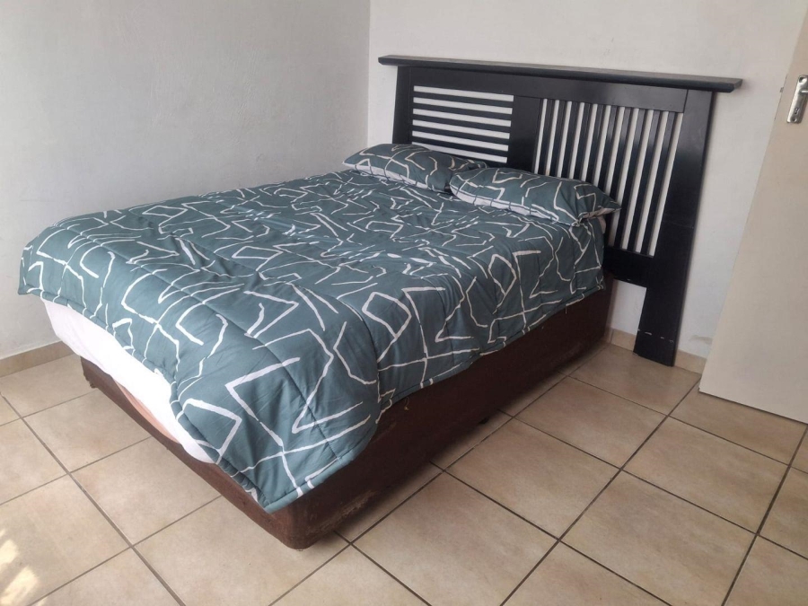 2 Bedroom Property for Sale in Florida Lake Gauteng