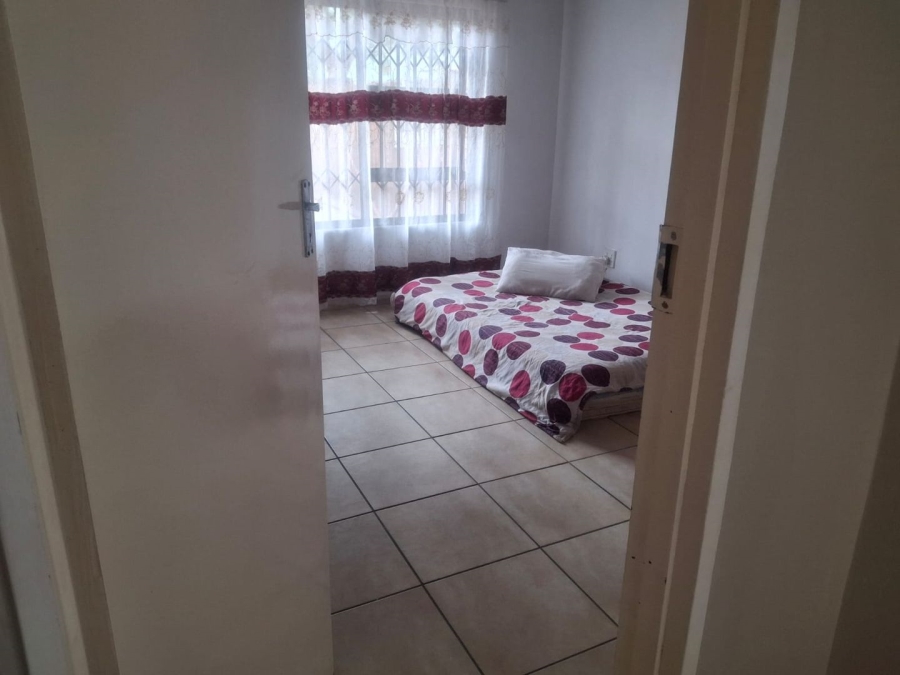 2 Bedroom Property for Sale in Florida Lake Gauteng