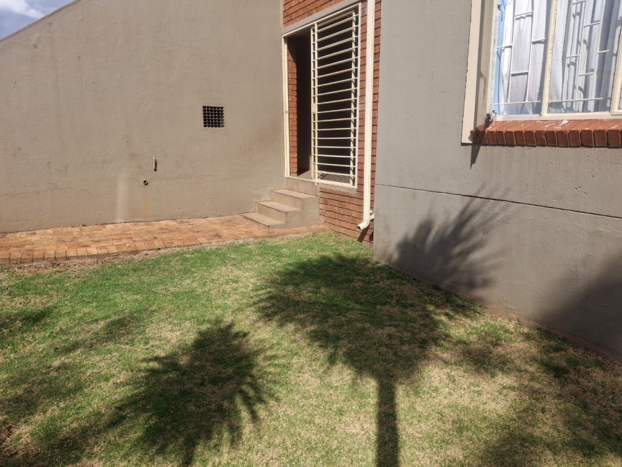 2 Bedroom Property for Sale in Florida Glen Gauteng