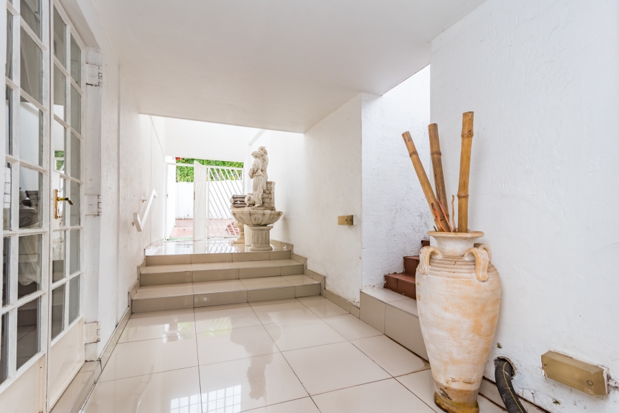 7 Bedroom Property for Sale in Atholl Gauteng