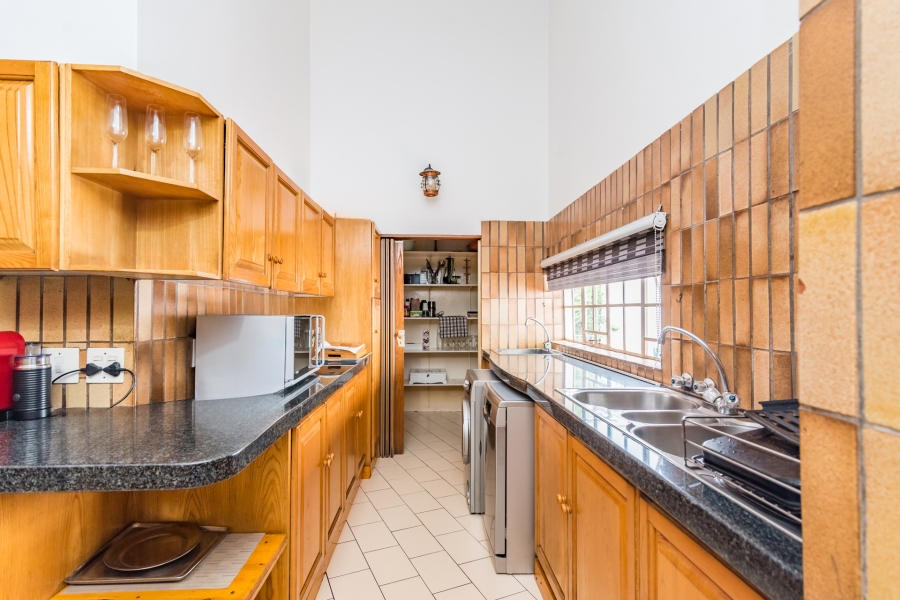 7 Bedroom Property for Sale in Atholl Gauteng