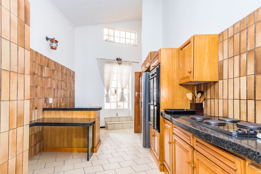 7 Bedroom Property for Sale in Atholl Gauteng