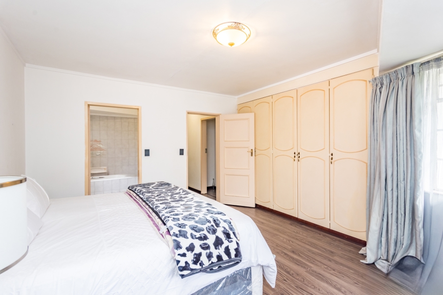 7 Bedroom Property for Sale in Atholl Gauteng