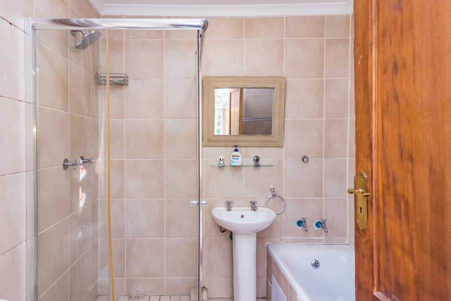 7 Bedroom Property for Sale in Atholl Gauteng