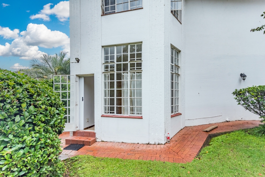 7 Bedroom Property for Sale in Atholl Gauteng