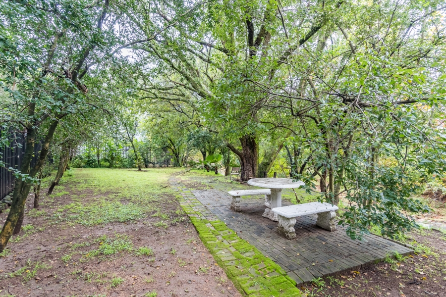 7 Bedroom Property for Sale in Atholl Gauteng
