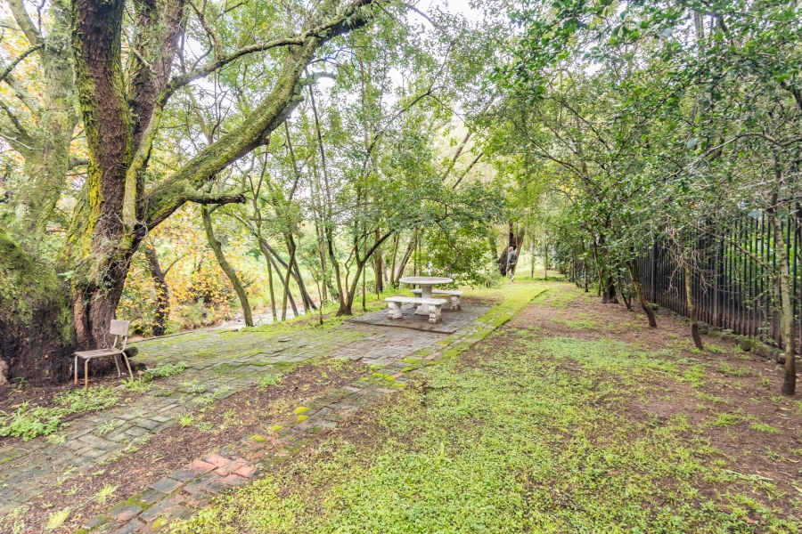 7 Bedroom Property for Sale in Atholl Gauteng