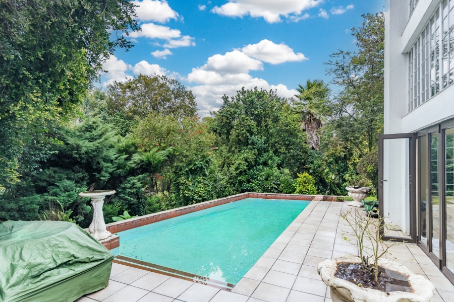 7 Bedroom Property for Sale in Atholl Gauteng