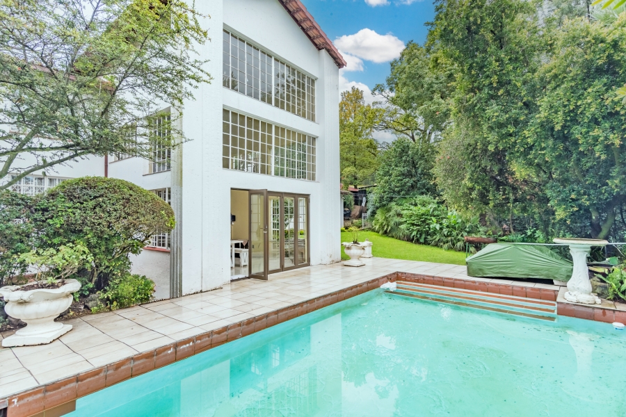 7 Bedroom Property for Sale in Atholl Gauteng