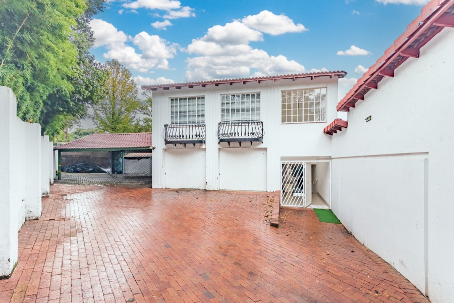 7 Bedroom Property for Sale in Atholl Gauteng