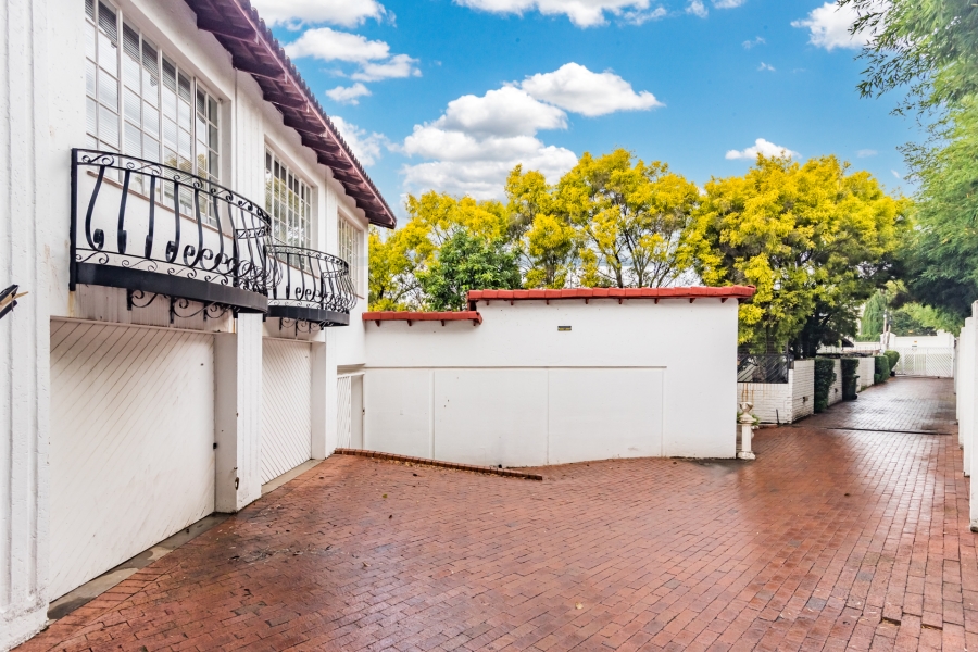 7 Bedroom Property for Sale in Atholl Gauteng