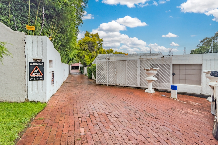 7 Bedroom Property for Sale in Atholl Gauteng