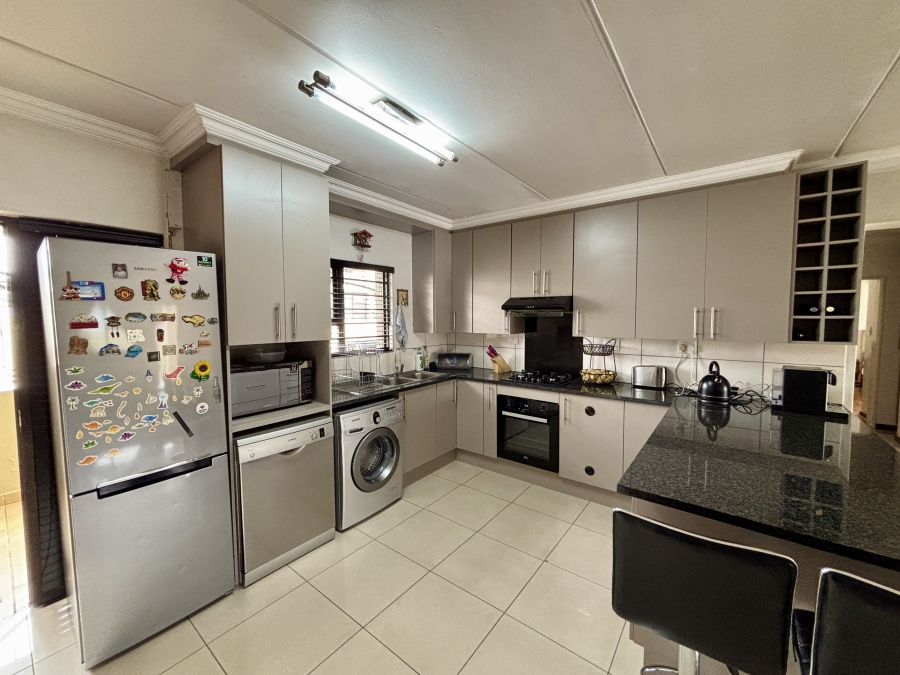 3 Bedroom Property for Sale in Barbeque Downs Gauteng