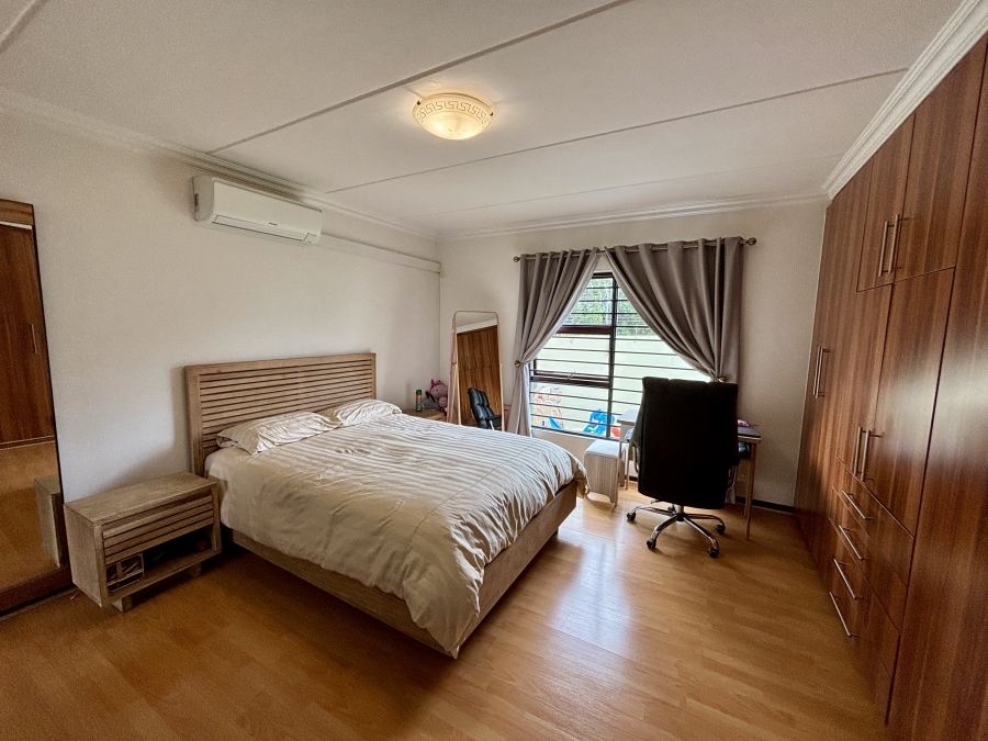 3 Bedroom Property for Sale in Barbeque Downs Gauteng