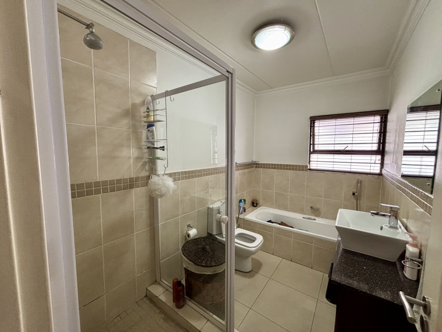 3 Bedroom Property for Sale in Barbeque Downs Gauteng