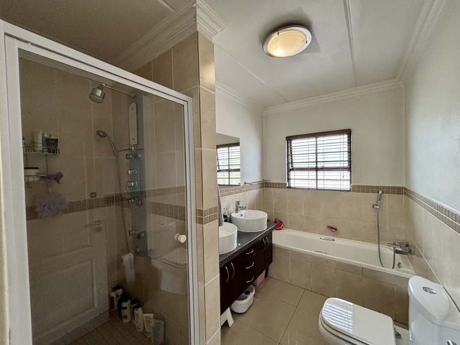 3 Bedroom Property for Sale in Barbeque Downs Gauteng