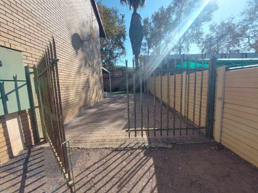 3 Bedroom Property for Sale in Mountain View Gauteng